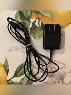 BlackBerry Wall Charger with Cable - Black